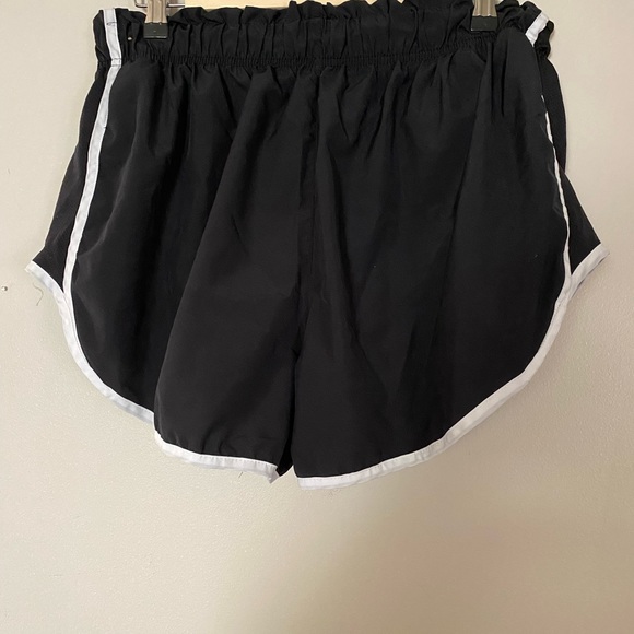 Nike - Picture 3 of 5